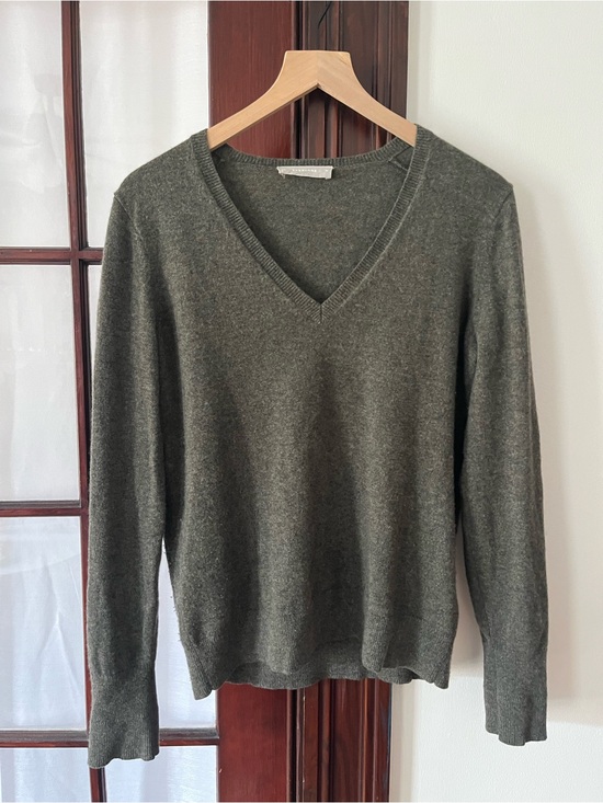 Everlane Sweaters - Everlane Women's 100% Cashmere V-Neck Long Sleeve Sweater in Olive Green - Med